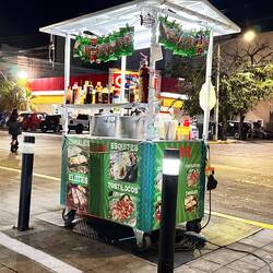 fahrbarer Essensstand, diverses Angebot