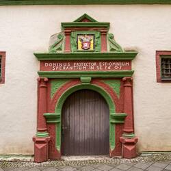 Eingangstür des historischen Rathauses