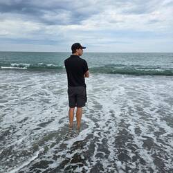 Siehe rechte Hosentasche! 😂