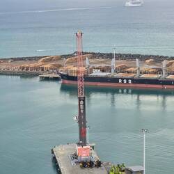 Interessante Größenverhältnisse: Siehe kleines weißes Auto