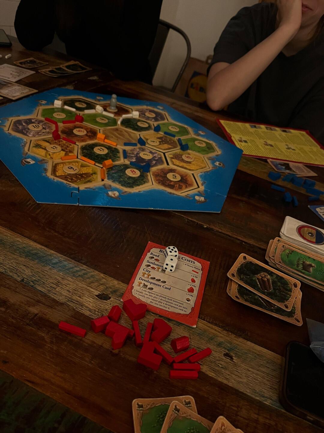 Typische Spieleabende im Hostel