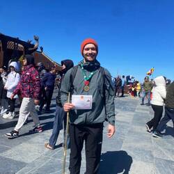 Tommy hat den Aufstieg auf das Dach Indochinas geschafft