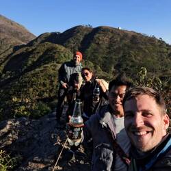 Tommy hat einen anderen Wanderer mit Guide auf seinem Weg hoch getroffen