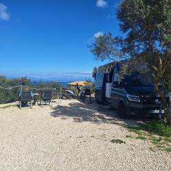 Camper Stop auf 200 hm - wir blicken auf das Meer