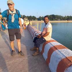 Alain et Asfal, notre taxi driver