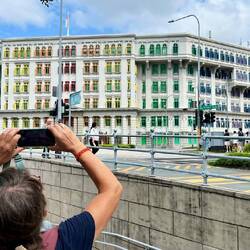 Old Hill Street Police Station - 927 regenbogenfarbene Fensterläden - der Spot auf Instagram