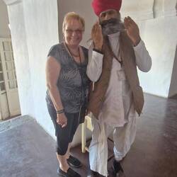 Der Maharaja himself oder so. Bart kann er!