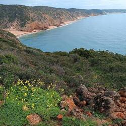 Blick zurück vom Ponta da Torre. Ganz im Hintergrund liegt Salema.