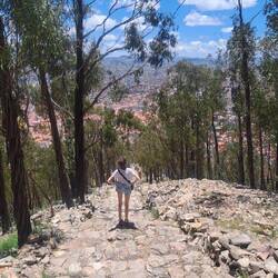 Und weil jede Stadt von oben einfach immer beeindruckend ist, geht's auch in Sucre bisschen hoch