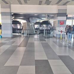 The cable stations were very modern, very clean and fully staffed, including ticket offices.