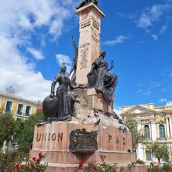 A statue representing the founding of Bolivia in Plaza Murillo