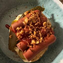 Davon habe ich an dem Abend 4 gegessen und 2 Teller Nudeln und 3 Eis und 2 Tafeln Schoki, warum nur?