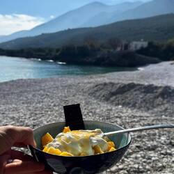 Griechischer Joghurt mit organischen Orangen und Schoki-Caramel und ein Schuß gr. Honig, muhahaha 🦹‍♂️