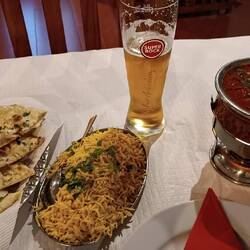 Indisches Curry und Naan