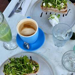 Natürlich gibt es auch in Perth vor Abfahrt wieder ein Smashed Avo – Frühstück…😜