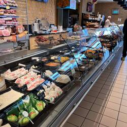 Einer der größten Supermärkte, ganz in der Nähe, den wir bis jetzt in Italien gesehen haben