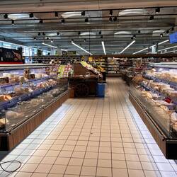 Leider gibt es im Supermarkt wenig Bioprodukte, aber wir haben einen Hofladen genau gegenüber