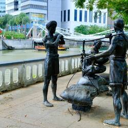 Die Kulis kamen aus China und Südasien und arbeiteten als Lastenträger oder in Plantagen