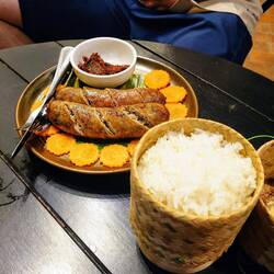 Sai Oua - Laotische Bratwurst mit Zitronengras