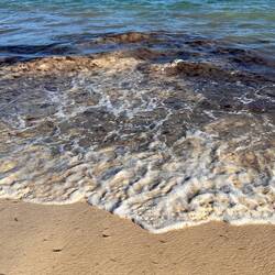 auch Steine hat es im Wasser