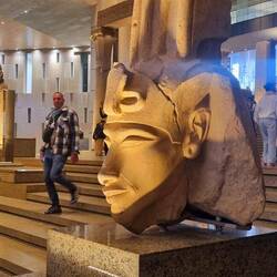 Le visage allongé de Akhenaton