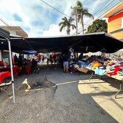 Markt am Sonntag - auf dem Weg zum Strand