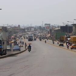 Douala ist etwas weniger chaotisch als Yaoundé...