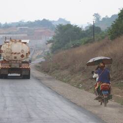...zum Glück hat sie einen Schirm!