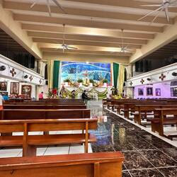 der Innenbereich der Kirche im Zentrum - es hat hier aber häufig kleine Freikirchen