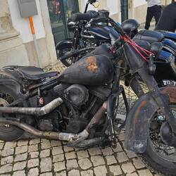 In Portugal gibt es keinen TÜV fur Motorräder .Gerade erst wieder beschlossen in Lissabon