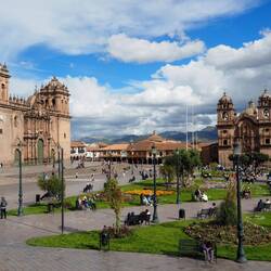 Der Hauptplatz - Plaza des Armes