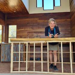 Weiterbau des Tresens an Platz und Stelle, wo er hin soll