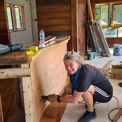 dünne Sperrholzplatten folgen den Kurven