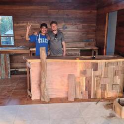 Flix macht ein schönes Patchwork aus Holzresten als Finish