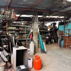 ein Spengler - wenn nötig arbeitet man auch auf der Strasse