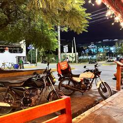 die Essenslieferanten stehen für Bestellungen bereit