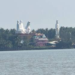 Ein Tempel am Fluss