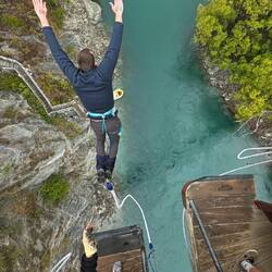 Bungy jumping at Karawau Bridge near Queenstown