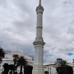 The obelisk in the Plaza de la Libertad.