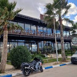 Kontrast: Mega modernes Restaurant