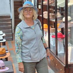 Dieser Hut steht mir doch gut, oder?