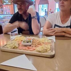 Mittagspause mit einer Käseplatte