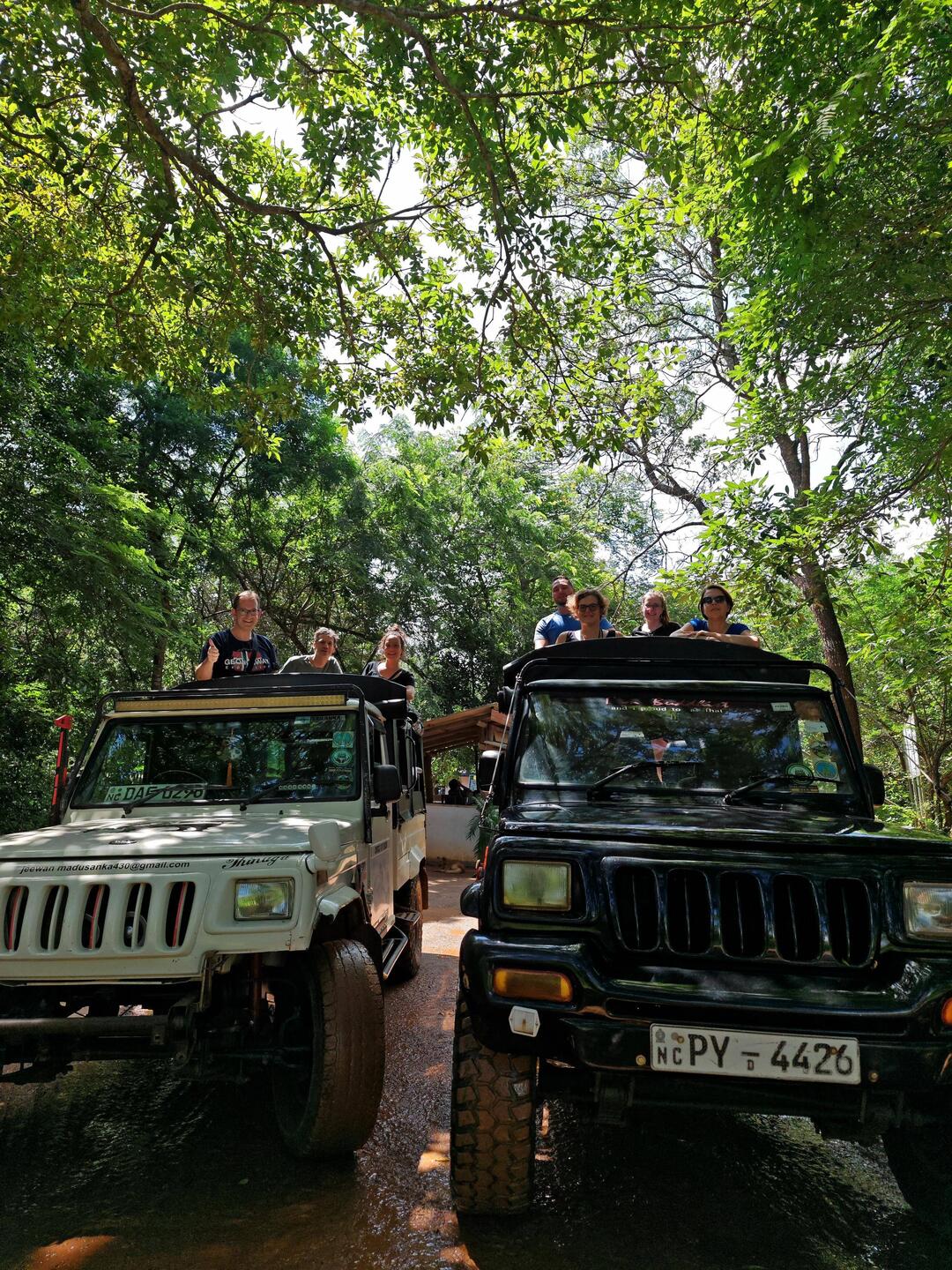 Unsere 2 Jeeps mit offenem Dach, cool oder? 😎