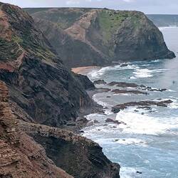 Blick zurück in Richtung Süden. Praia do Mirouco ist noch zu sehen.
