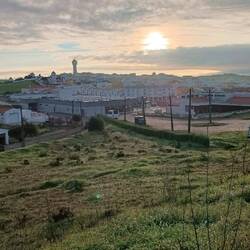 Blick zurück auf Vila do Bispo bei Sonnenaufgang.