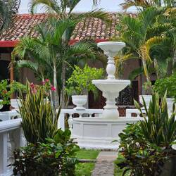 Der Innenhof eines Hotels