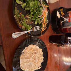 Spaghetti Alfredo + Salat