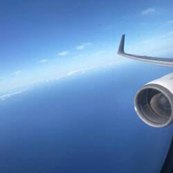 JL784 inflight over the Pacific Ocean.