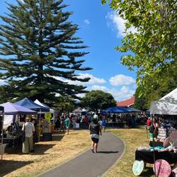 Kleiner Kunsthandwerkermarkt :)
