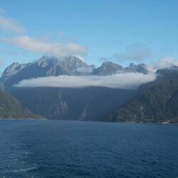Nu lämnar vi Milford Sound. Mot Tasmanien!